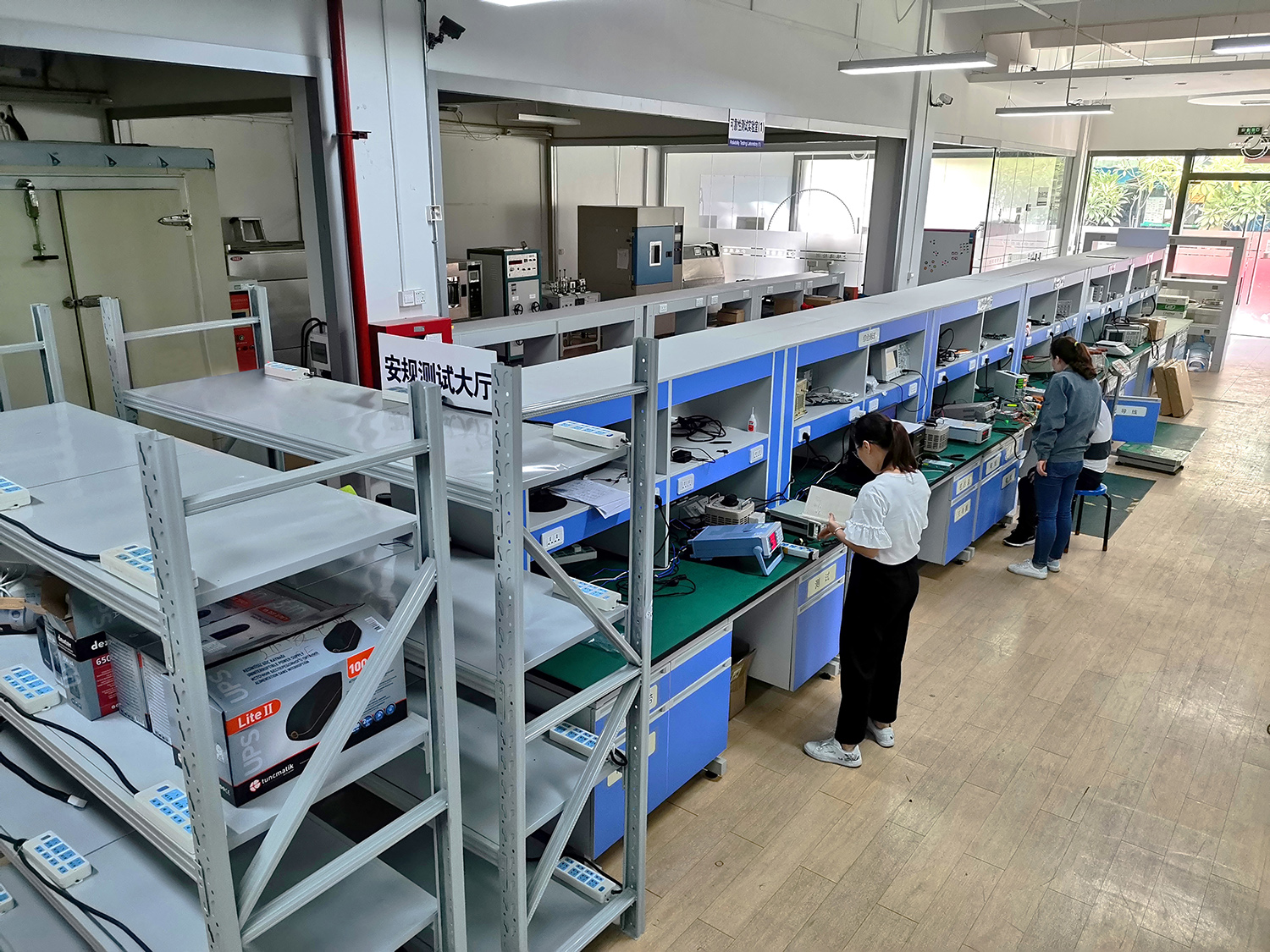安規測試大廳_1.jpg 安規測試大廳_1.jpg